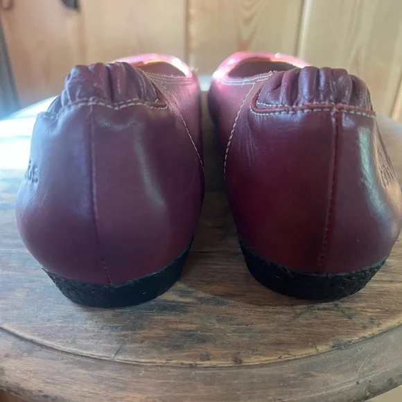 Taos Footwear Women's Sleek Wine Colored Flats - Picture 4 of 6